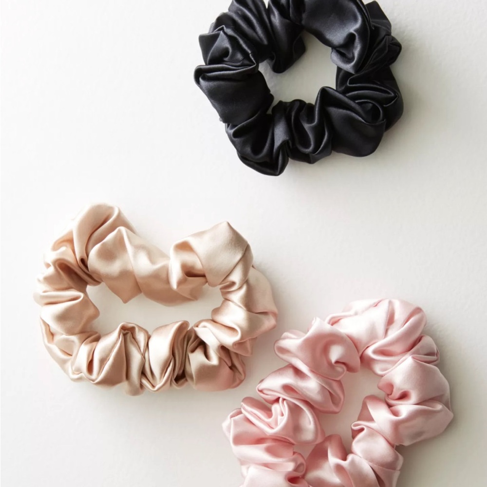 NWT - plastic sealed - Slip Silk Large Scrunchies Set - Pink, Cream, Black - Picture 4 of 9